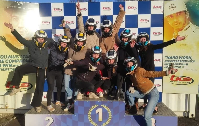 Podium d'un enterrement de vie de jeunes filles